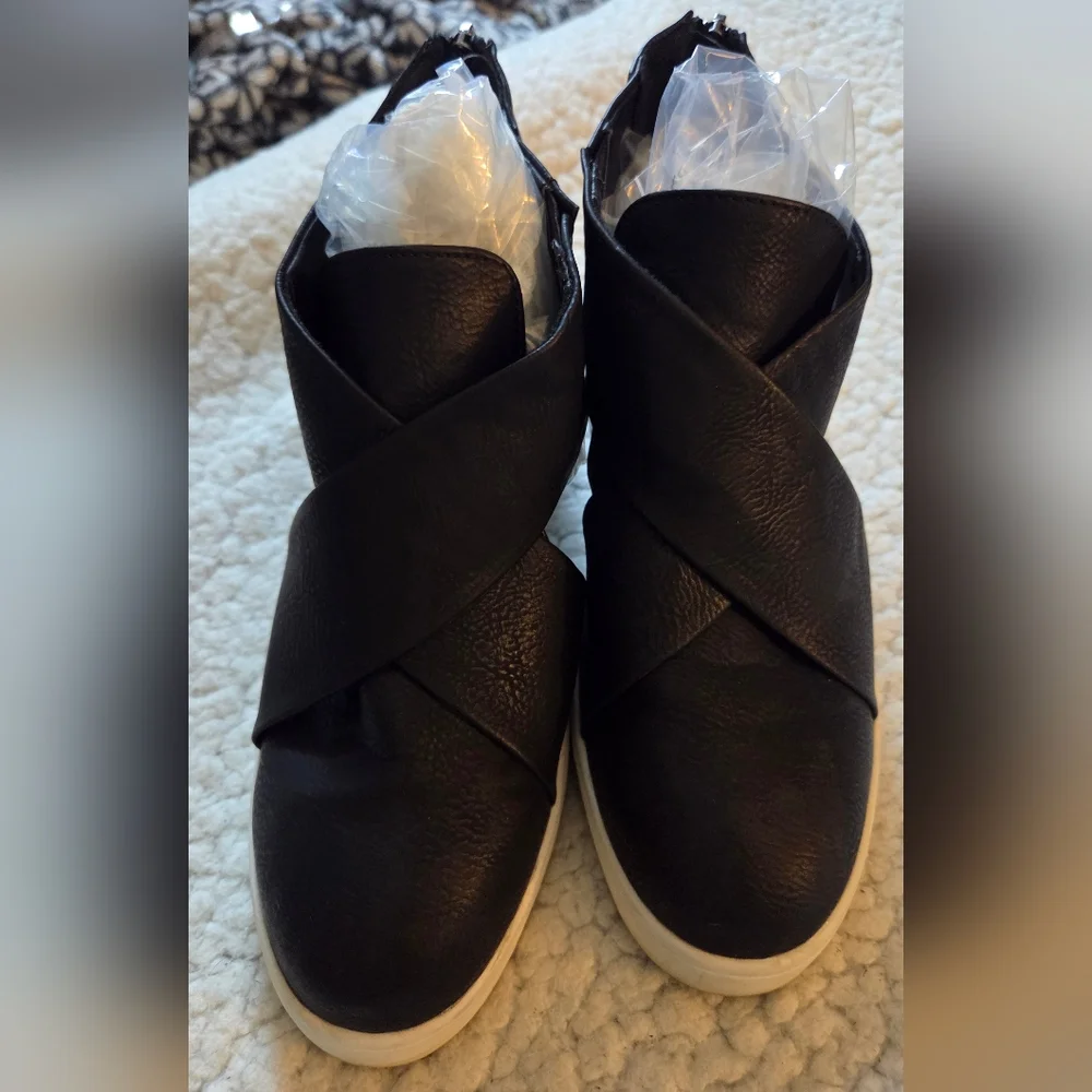 Journee Collection Black Hidden‎ Wedge Sneakers Size 9 Zip Cross Strap Shoes